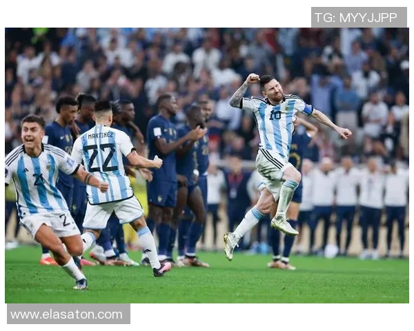 梅西课间专注踢球不理铃声老师提醒他马拉多纳独一无二